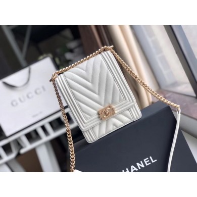 Imitation Boy chanel handbag Grained Calfskin & Gold-Tone Metal VS0130 white JK4532QN34