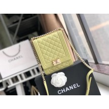 Boy chanel handbag Patent leather & Gold-Tone Metal AS0130 green JK4699Yr55