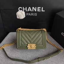 Chanel Le Boy Flap Shoulder Bag Original Calf leather A67085 green Gold Buckle JK5194gN72