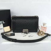 Designer Replica Boy Chanel Flap Shoulder Bag Herringbone Stitching A92828 Black JK843CF36