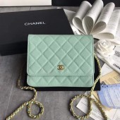 Imitation BOY CHANEL Clutch with Chain A84433 green JK5021Fo38