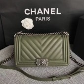 Replica Boy Chanel Flap Bag Original Chevron Leather A67086V Green JK5457VA65